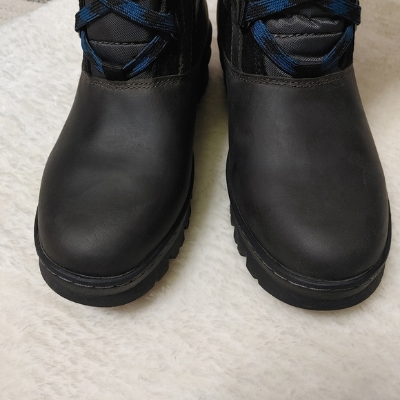 KEEN Wapato leather boots 7.5 - Picture 4 of 14